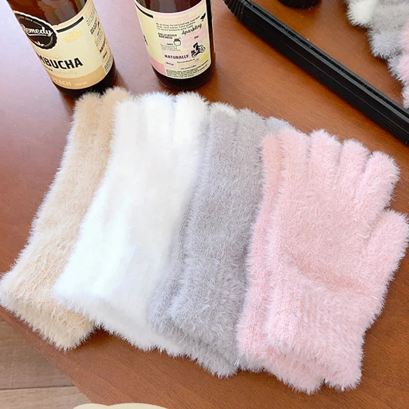 SoftAura Knit Gloves